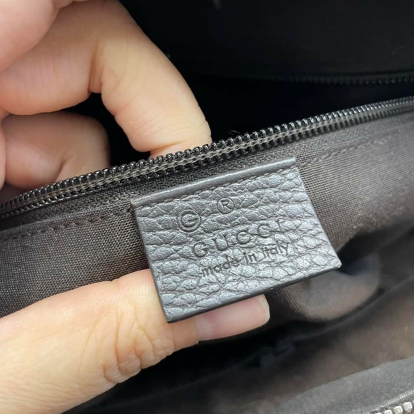 100% Authentic Gucci One Shoulder Messenger Bag 585-101524 - Picture 14 of 15